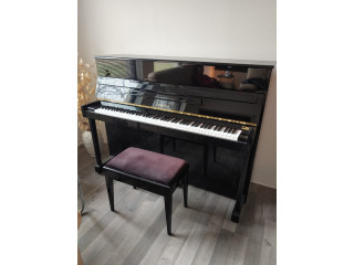 **Superbe Piano Yamaha LU-201C Noir Laqué à 4000 euros**